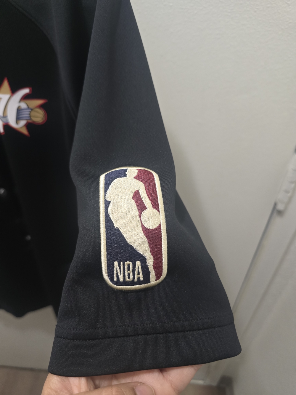 Philadelphia 76ers Hardwood Classics Men's Nike Dri-FIT NBA Short-Sleeve Jacket - Picture 6 of 13